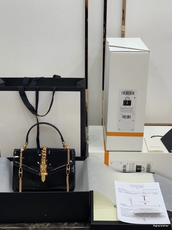Hyper Peter GUCCI PATENT 1969 BAG HANDLE LEATHER TOP Sylvie MINI 0710